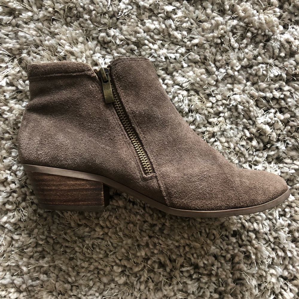 Apri side zip ankle booties
